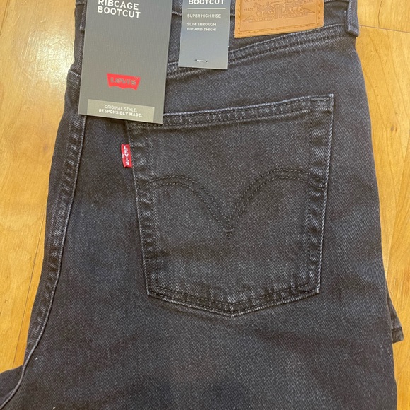Levi’s Premium Ribcage Bootcut black jeans. NWT. Button fly. - Picture 3 of 3